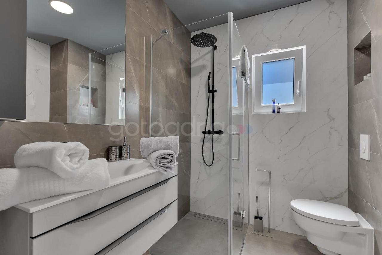 Luxury Seaview Apt Luki - Free Parking Makarska Kültér fotó