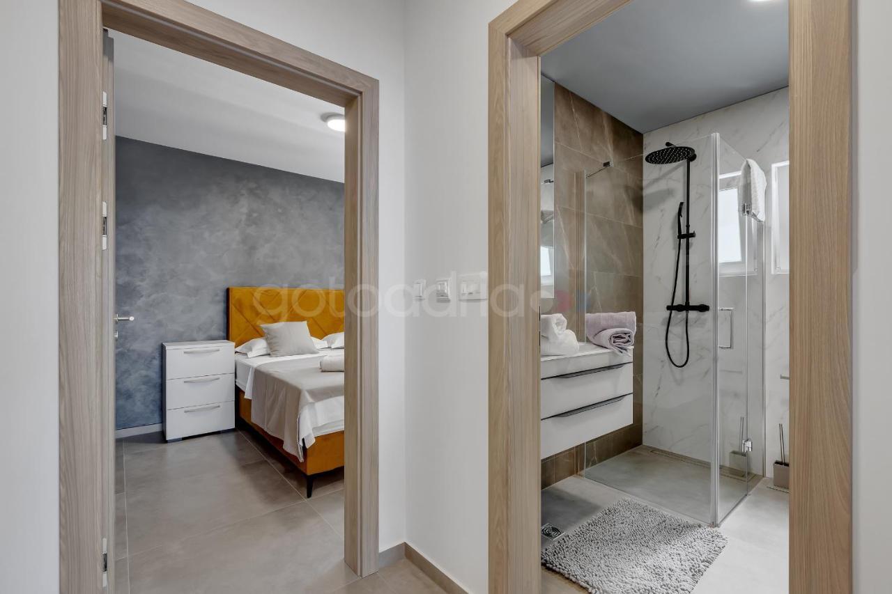 Luxury Seaview Apt Luki - Free Parking Makarska Kültér fotó